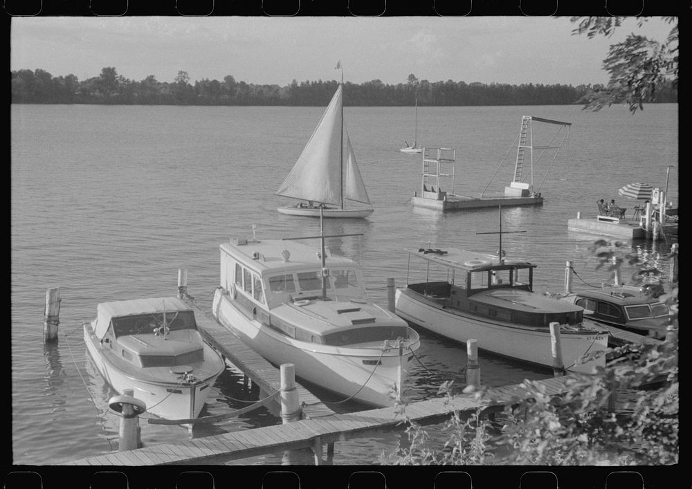 [Untitled photo, possibly related to: Yacht basin, Louisville, Kentucky]. Sourced from the Library of Congress.