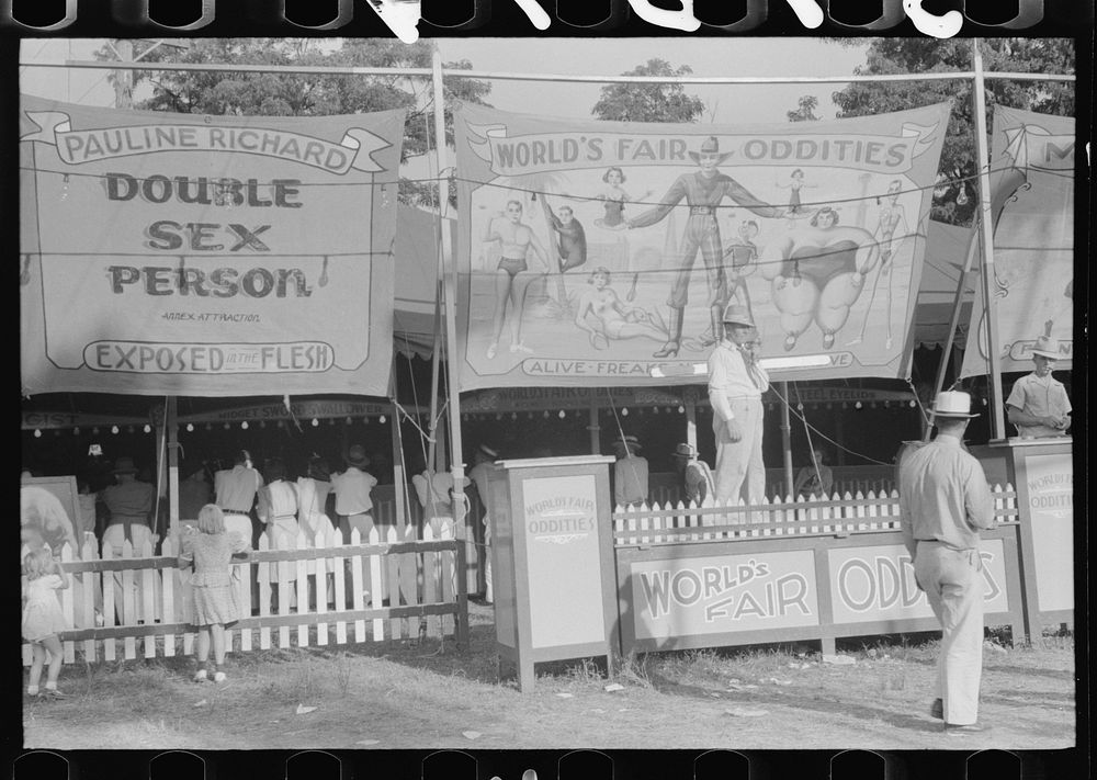 Midway and carnival at Shelby County Fair and Horse Show Shelbyville, Kentucky. Sourced from the Library of Congress.