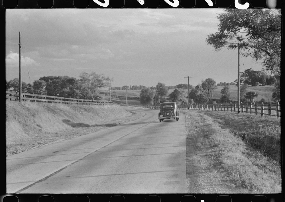 Highway between Louisville and Lexington, Kentucky. Sourced from the Library of Congress.