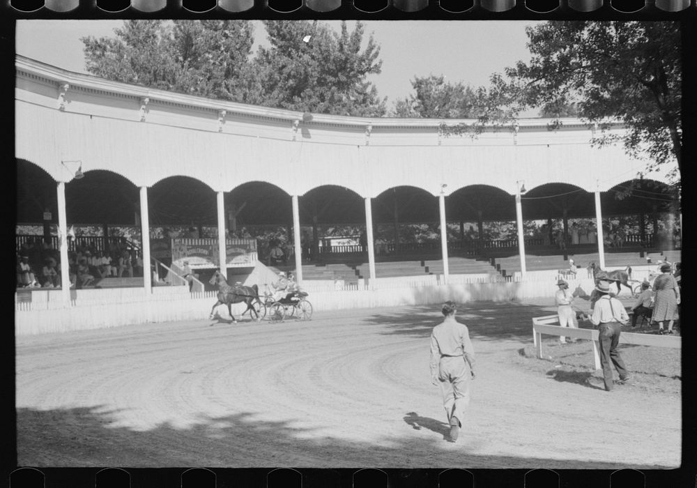 [Untitled photo, possibly related to: Enties in the Shelby County Horse Show and Fair. Shelbyville, Kentucky]. Sourced from…