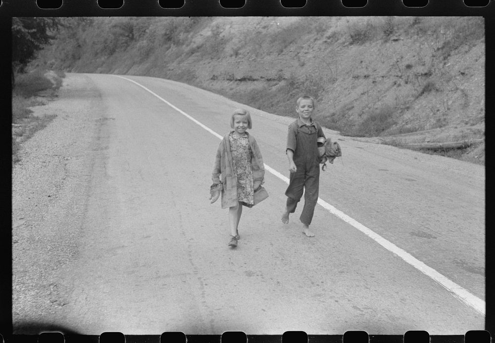 Mountain children going home along highway near Jackson, Breathitt County, Kentucky. Sourced from the Library of Congress.