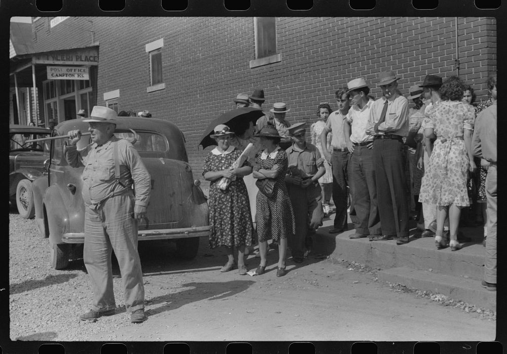 [Untitled photo, possibly related to: Farmers and townspeople in center of town on court day, Campton, Kentucky]. Sourced…