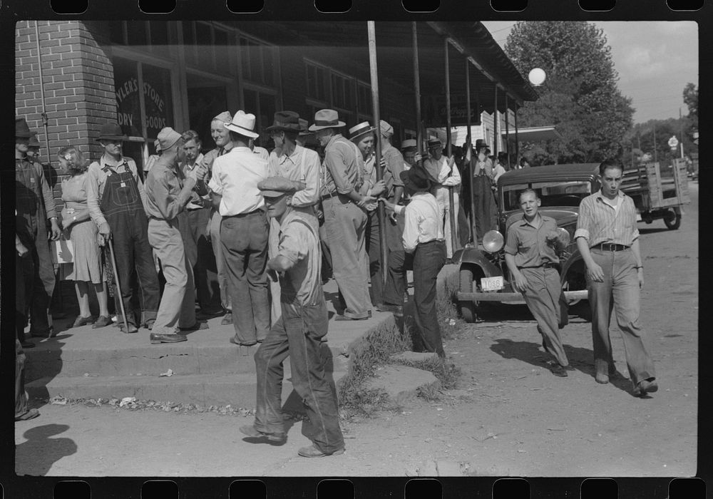 [Untitled photo, possibly related to: Farmers and townspeople in center of town on court day, Campton, Kentucky]. Sourced…