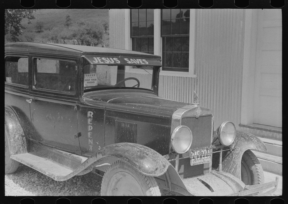 Itinerant preacher's car in Campton, Kentucky. Sourced from the Library of Congress.