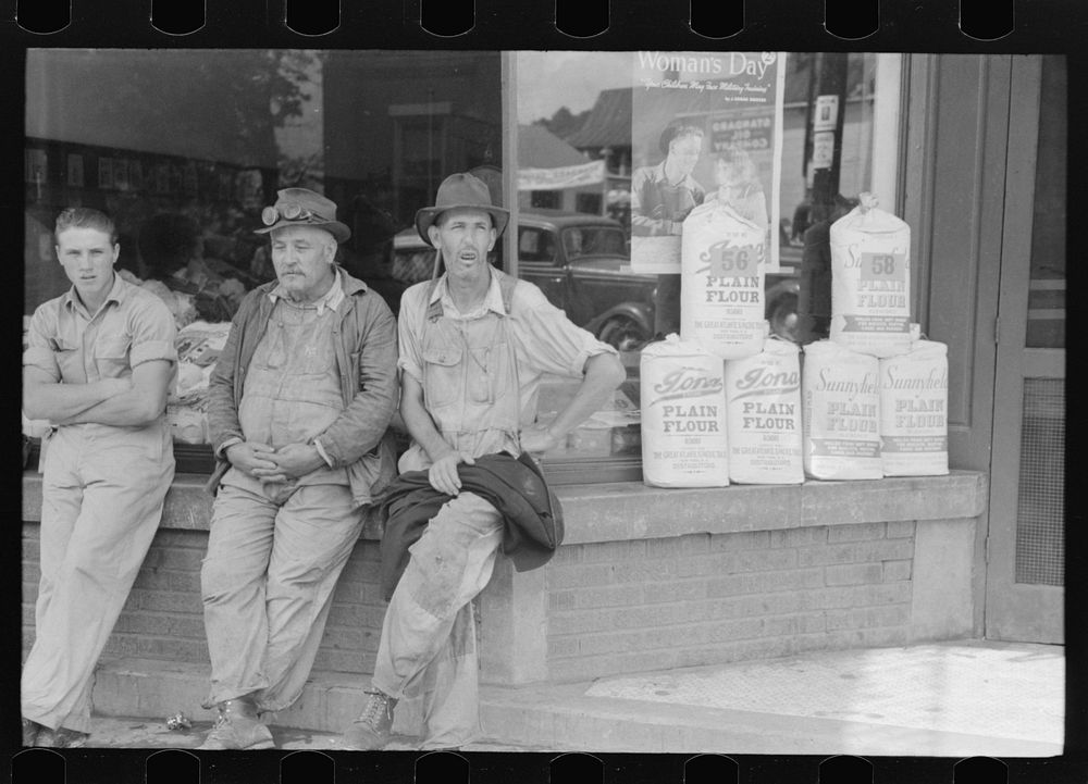 Farmers hanging in front of stores on Saturday, Jackson, Kentucky. Sourced from the Library of Congress.