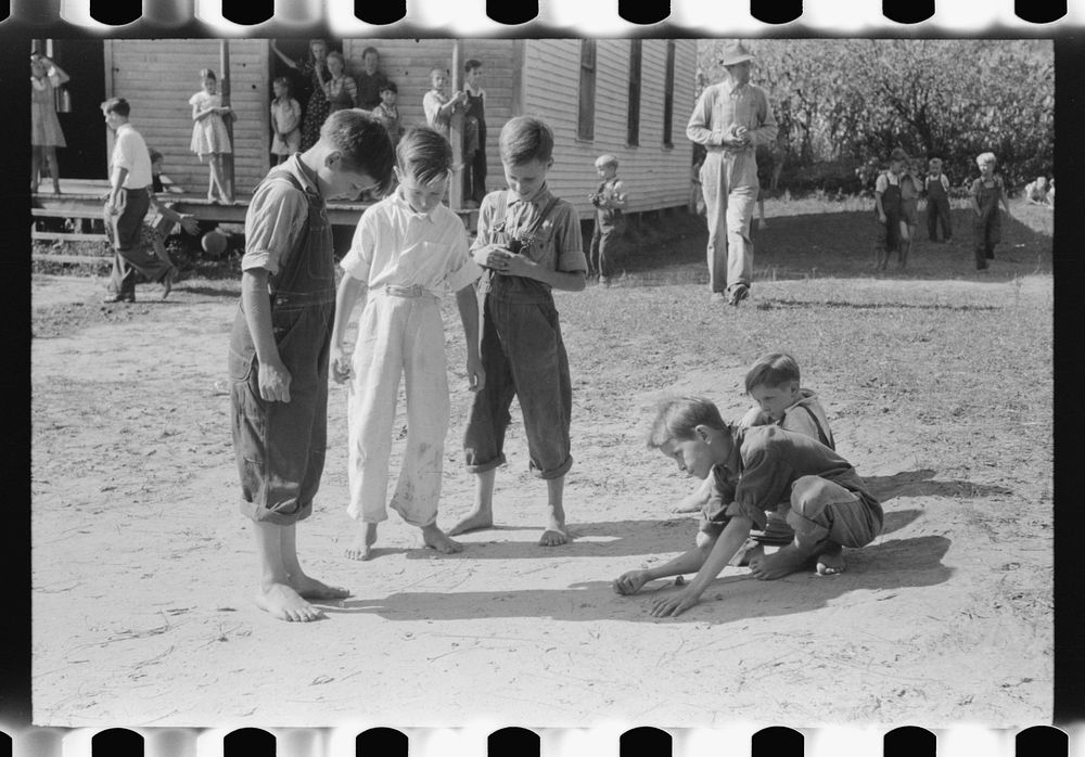 Mountain children playing marbles after school in Breathitt County, Kentucky. Sourced from the Library of Congress.