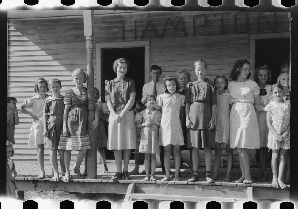 Mountain children on steps of school in Breathitt County, Kentucky. Sourced from the Library of Congress.