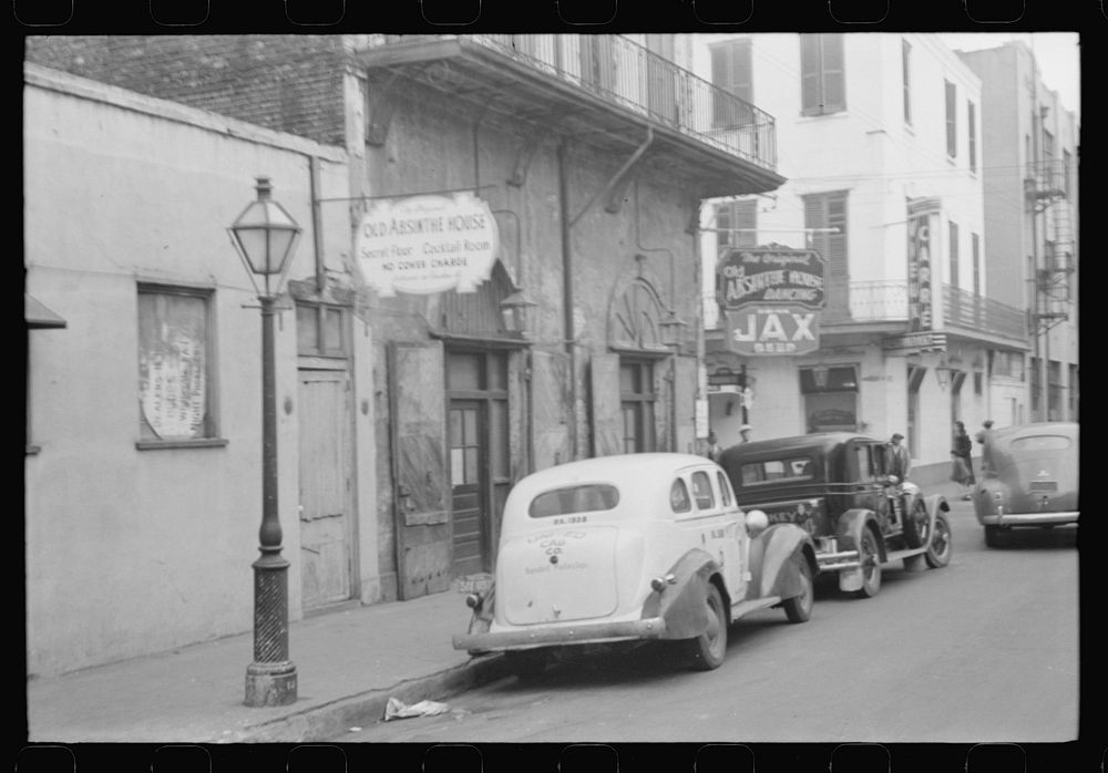 [Untitled photo, possibly related to: Old buildings in New Orleans, Louisiana]. Sourced from the Library of Congress.