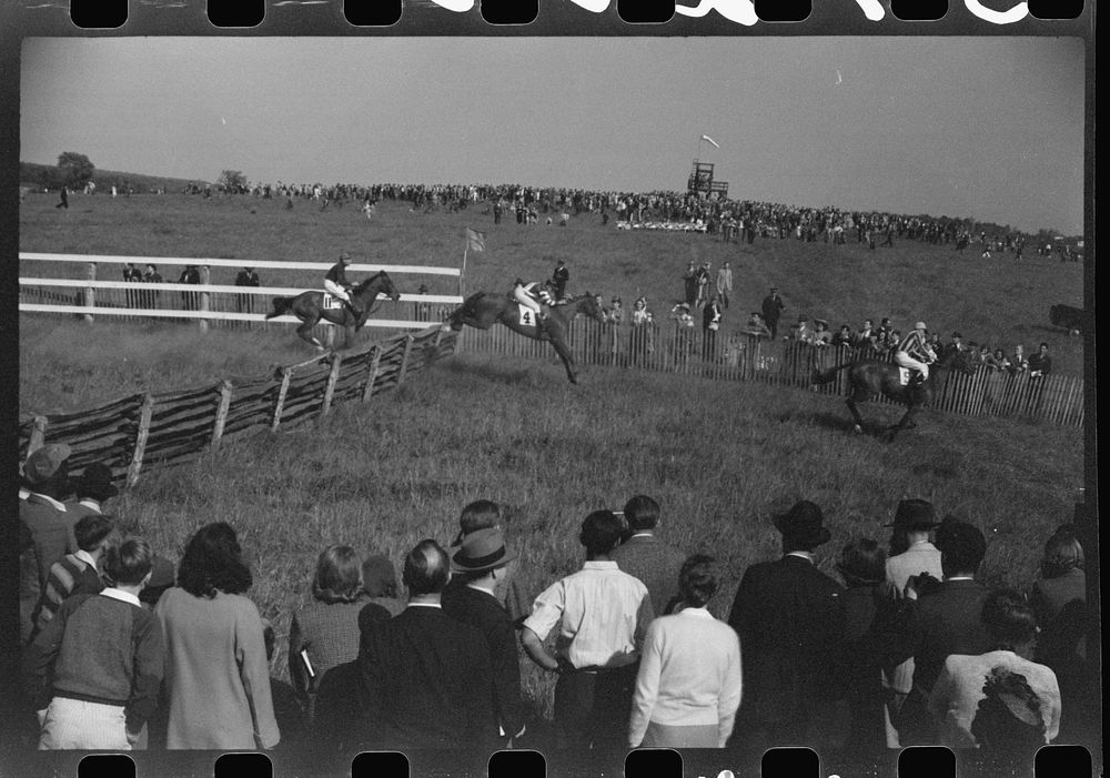 Horse races, Warrenton, Virginia. Sourced from the Library of Congress.