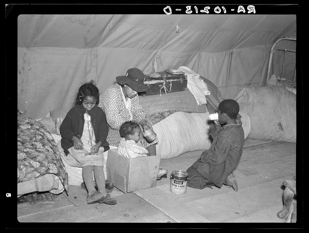 Flood refugees at mealtime. Near Charleston, Missouri by Russell Lee