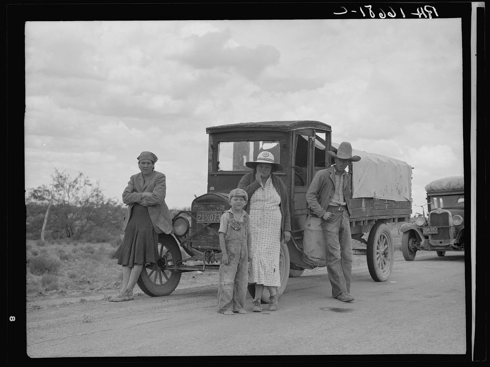 Oklahoma drought refugees stalled on highway near Lordsburg, New Mexico. Sourced from the Library of Congress.