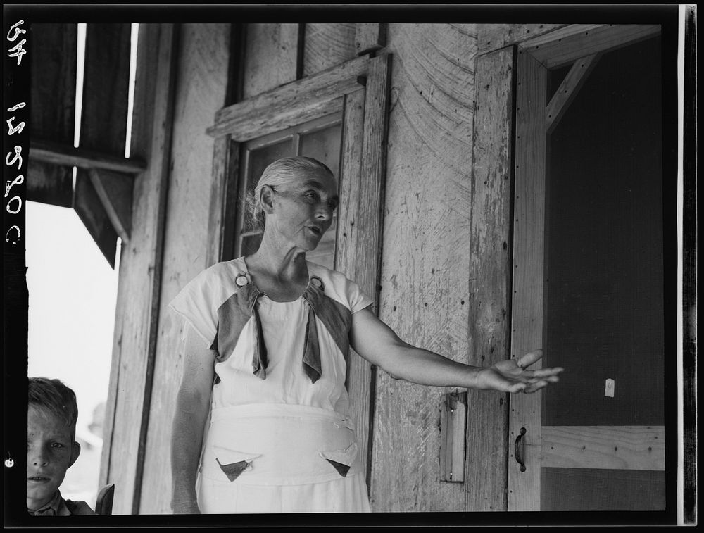 Grandmother of sharecropper family near Cleveland, Mississippi. Sourced from the Library of Congress.