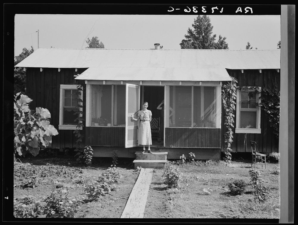 One of Delta cooperative farmsteads after a year of operation. Hillhouse, Mississippi. Sourced from the Library of Congress.