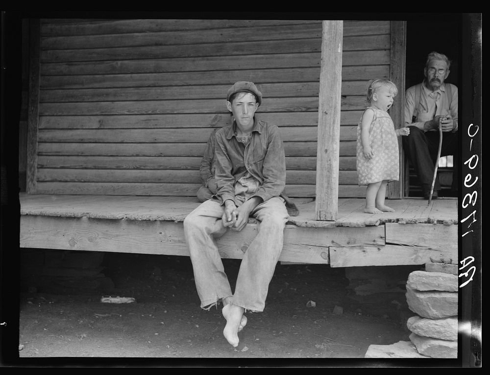 Young sharecropper at Chesnee, South Carolina. Sourced from the Library of Congress.