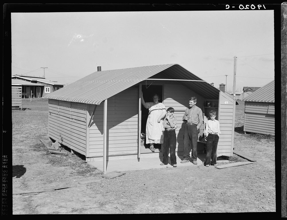 FSA/8b33000/8b33000\8b33077a.tif. Sourced from the Library of Congress.