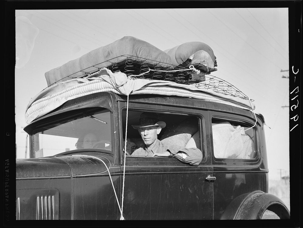 Migratory cotton picker from Kansas on highway near Merced, California. Sourced from the Library of Congress.