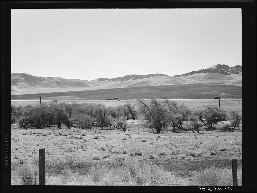 [Untitled photo, possibly related to: U.S. 99 on ridge over Tehachapi Mountains. Heavy truck route between Los Angeles and…