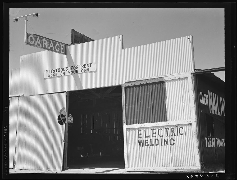 U.S. 99. Fresno County. "Pit and tools for rent--work on your own." California. Sourced from the Library of Congress.
