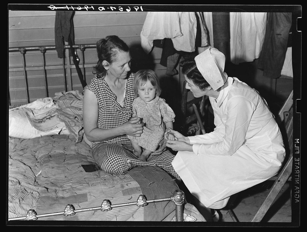 Tulare County, California. Farm Security Administration (FSA) camp for migratory agricultural workers at Farmersville. Nurse…