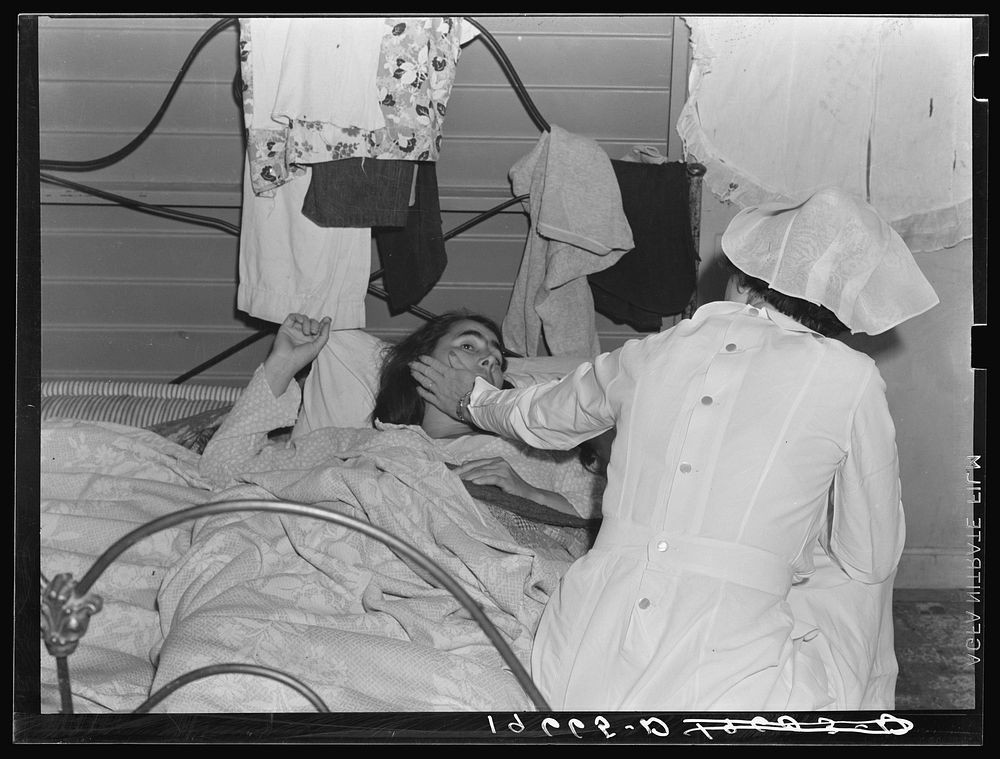 Tulare County, California. Farm Security Administration (FSA) camp for migratory agricultural workers at Farmersville. Nurse…