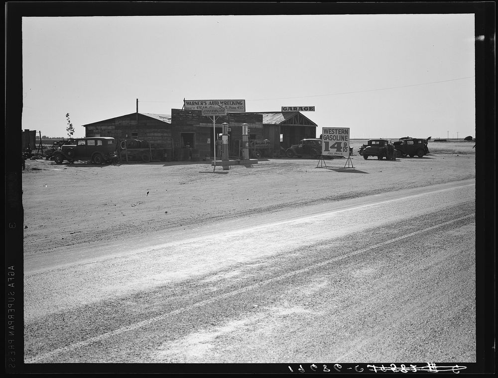 Between Tulare and Fresno, California. Sourced from the Library of Congress.
