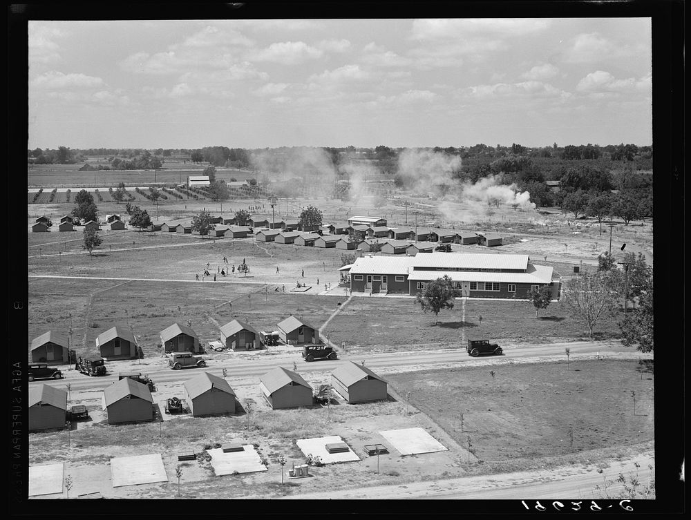 Tulare County, California. Farm Security Administration (FSA) camp for migratory workers at Farmersville. See 19635. General…