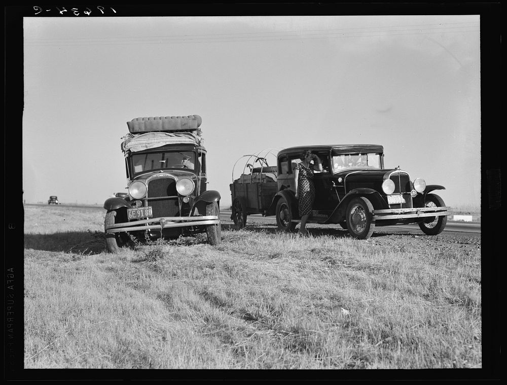 Between Tulare and Fresno. (See general caption). Two families originating from Independence, Kansas, on U.S. 99. Started…