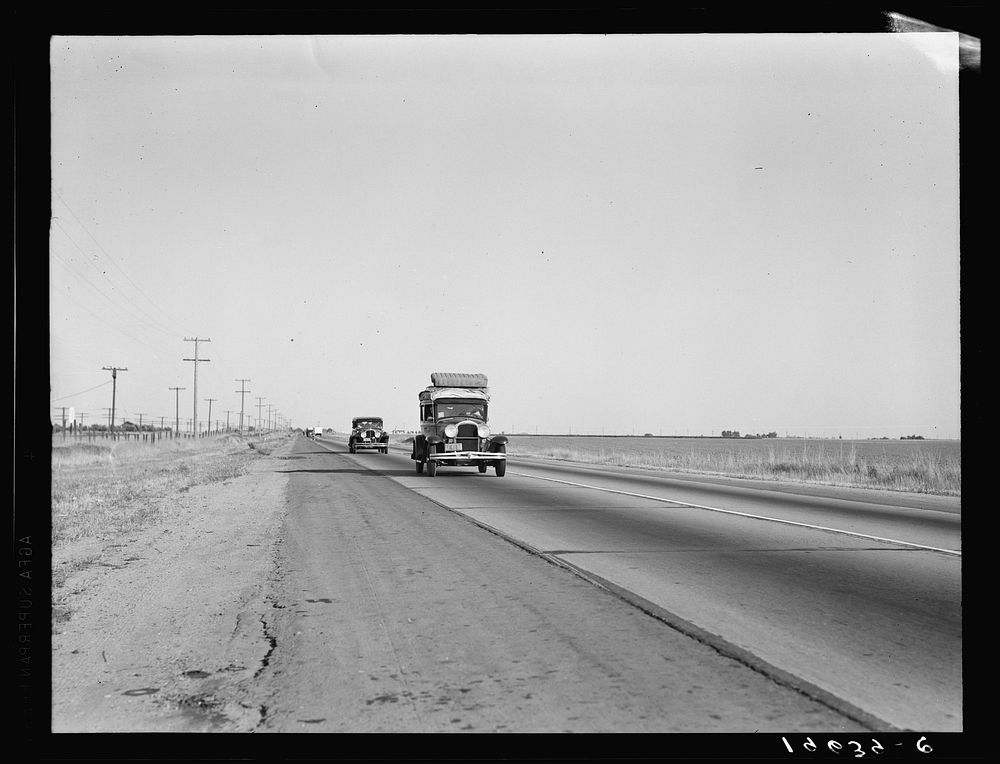 Between Tulare and Fresno. Migrants on the road. California. See general caption. Sourced from the Library of Congress.