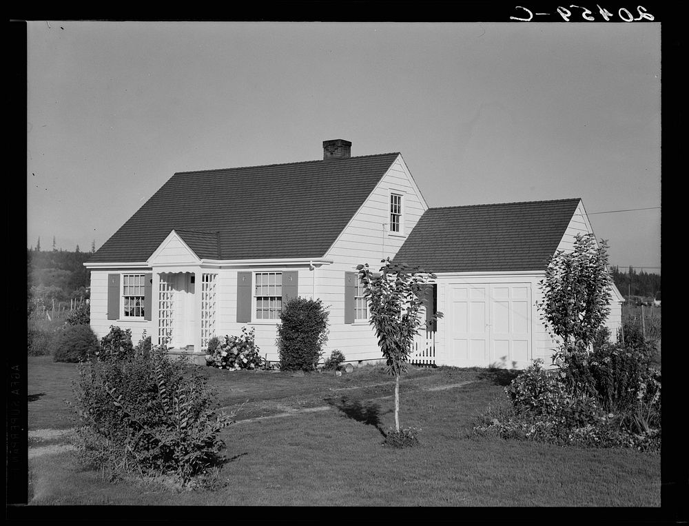 Washington, Cowlitz County, Longview. Home on Longview homestead project. Sourced from the Library of Congress.