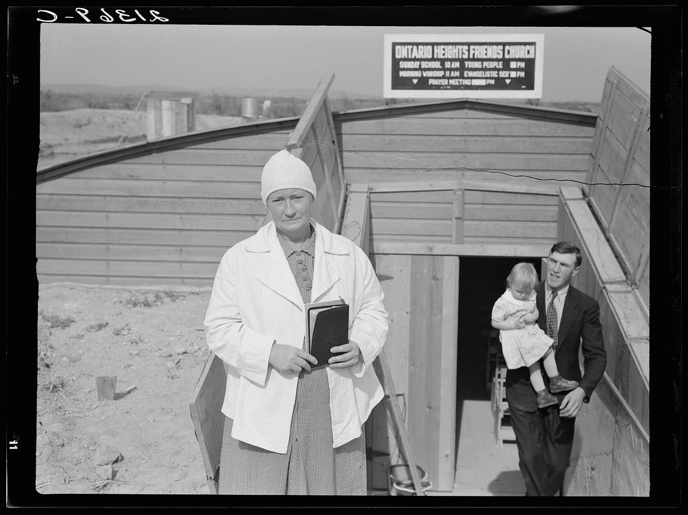 Mrs. Wardlow after church services. Dead Ox Flat, Malheur County, Oregon. Sourced from the Library of Congress.