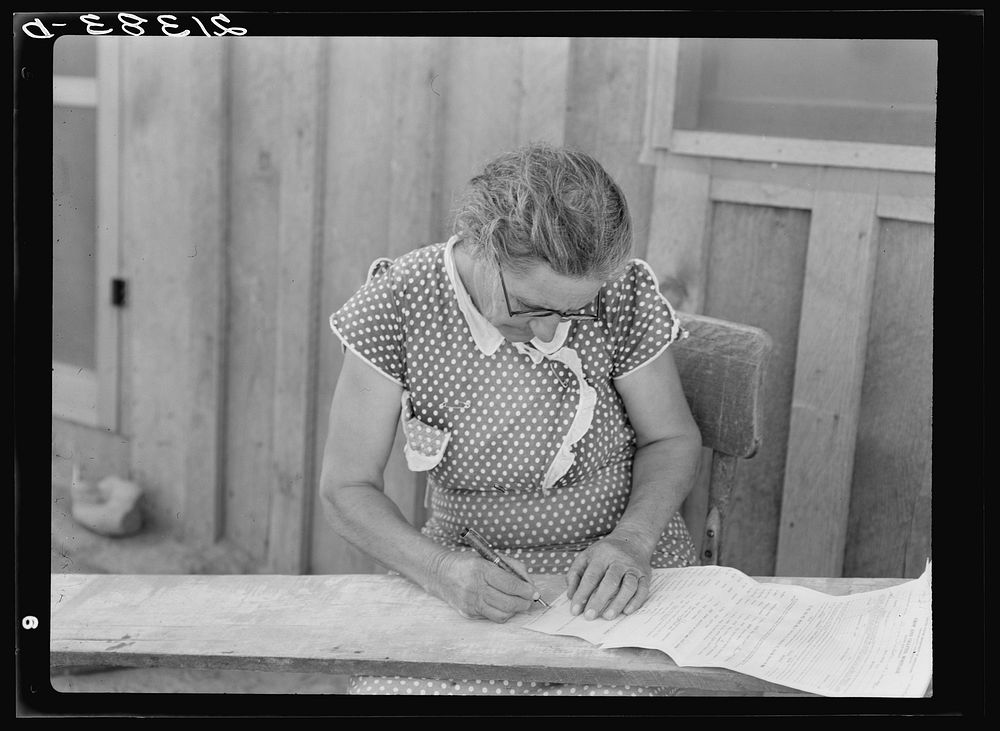 Mrs. Cates signs chattel mortgage with "X." Malheur County, Oregon. Sourced from the Library of Congress.