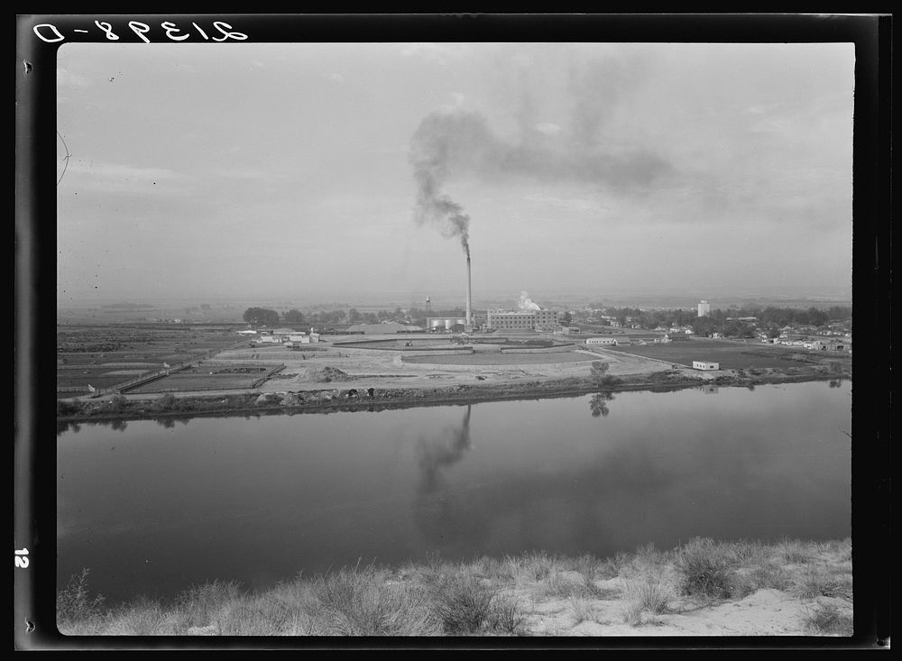 [Untitled photo, possibly related to: Sugar beet factory (Amalgamated Sugar Company) along Snake River. Nyssa, Malheur…