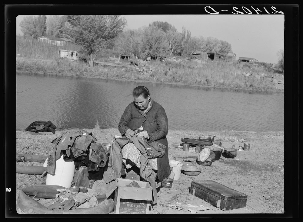 Mother of migrant family sewing. Near Vale, Malheur County, Oregon. Sourced from the Library of Congress.