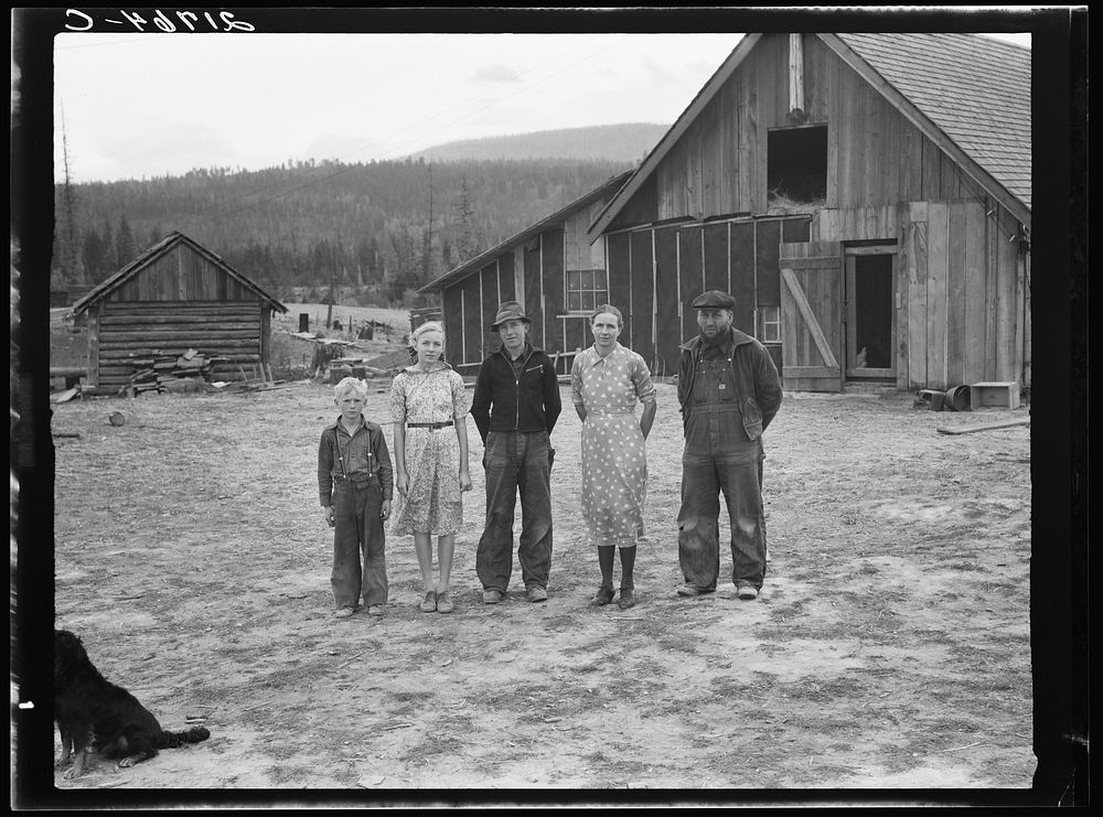 The Unruf family. Boundary County, Idaho. See general caption 52. Sourced from the Library of Congress.