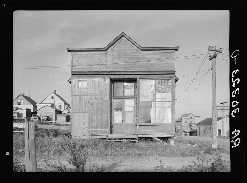 [Untitled photo, possibly related to: Abandoned saloon. Winton, Minnesota] by Russell Lee