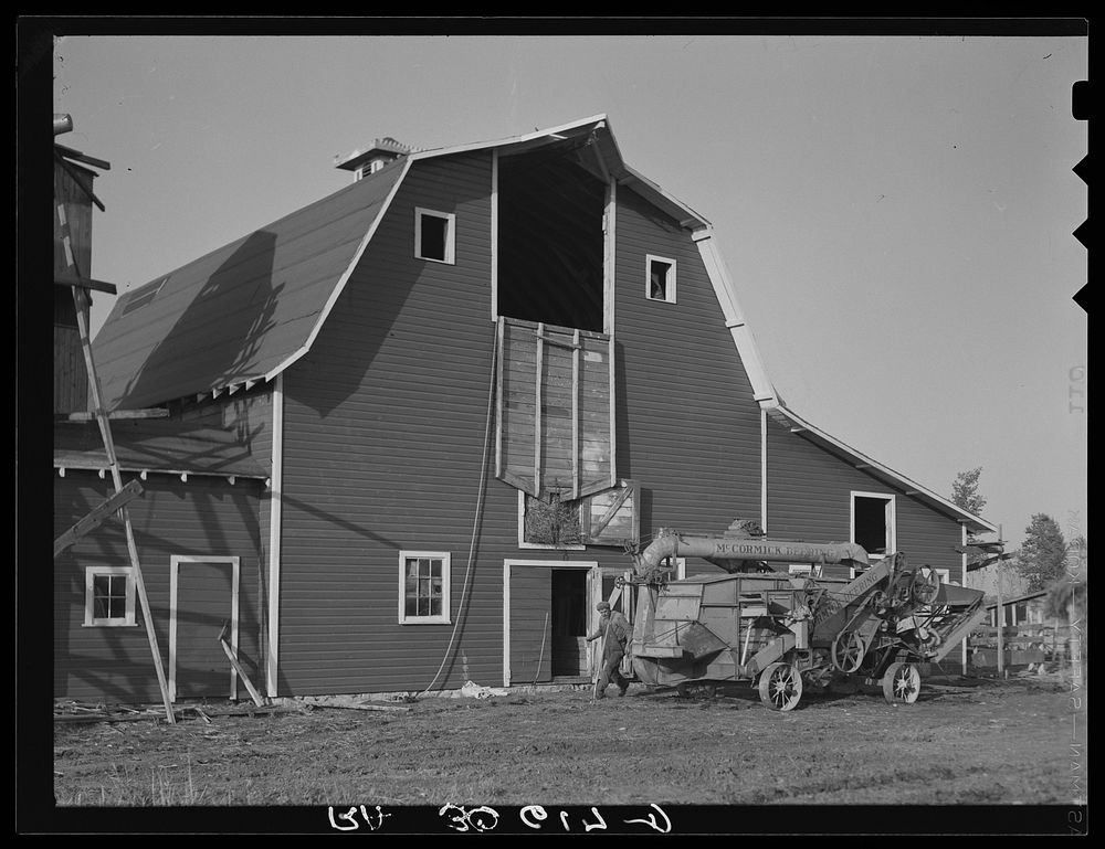 Threshing machine and barn near Littlefork, Minnesota by Russell Lee
