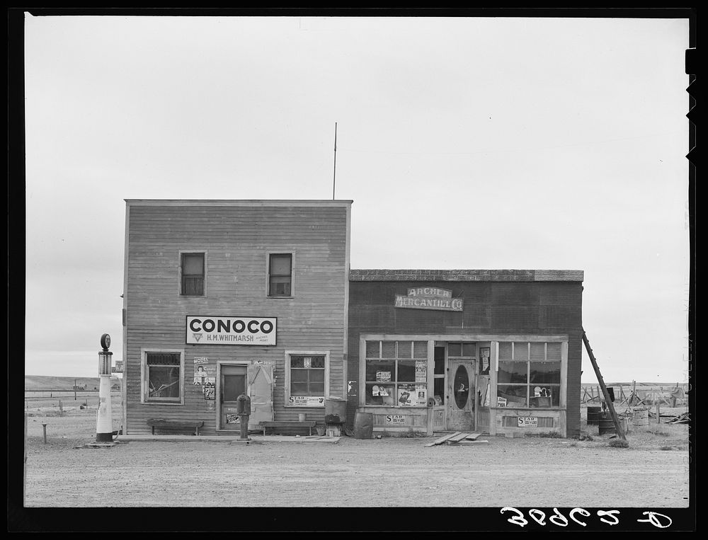 Store building at Alger [i.e. Archer]. Sheridan County, Montana by Russell Lee