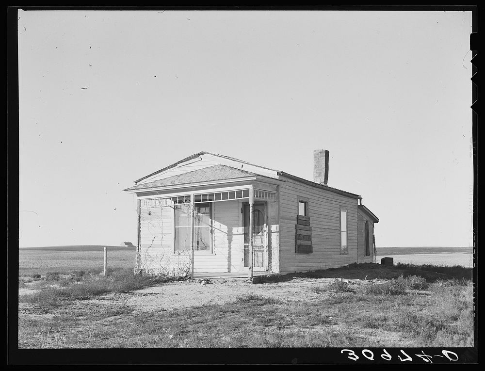 Abandoned house near Ambrose, North Dakota by Russell Lee