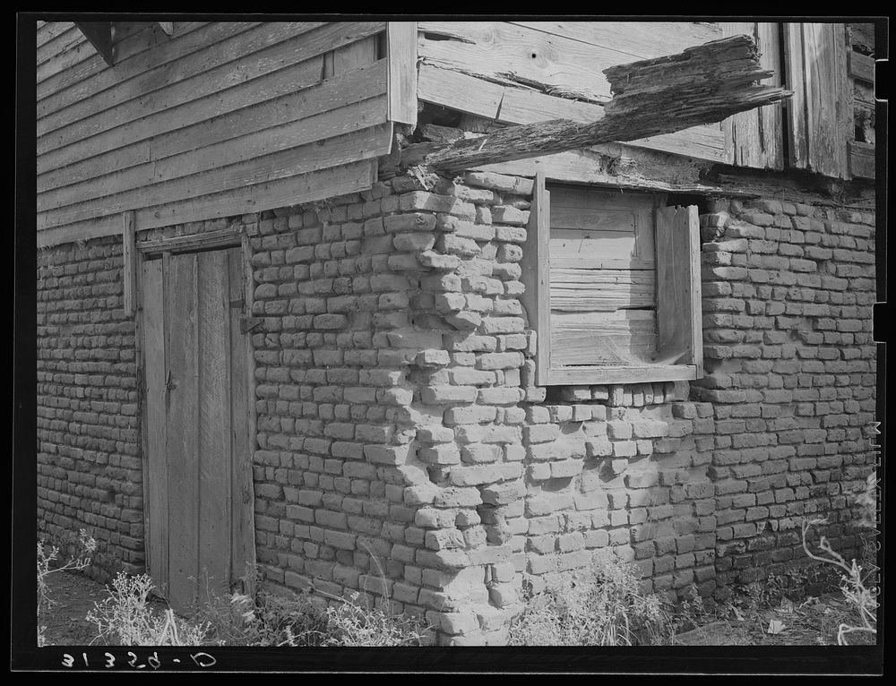 Detail of construction of Trepagnier plantation house near Norco, Louisiana. Bricks are made of mud and straw by Russell Lee