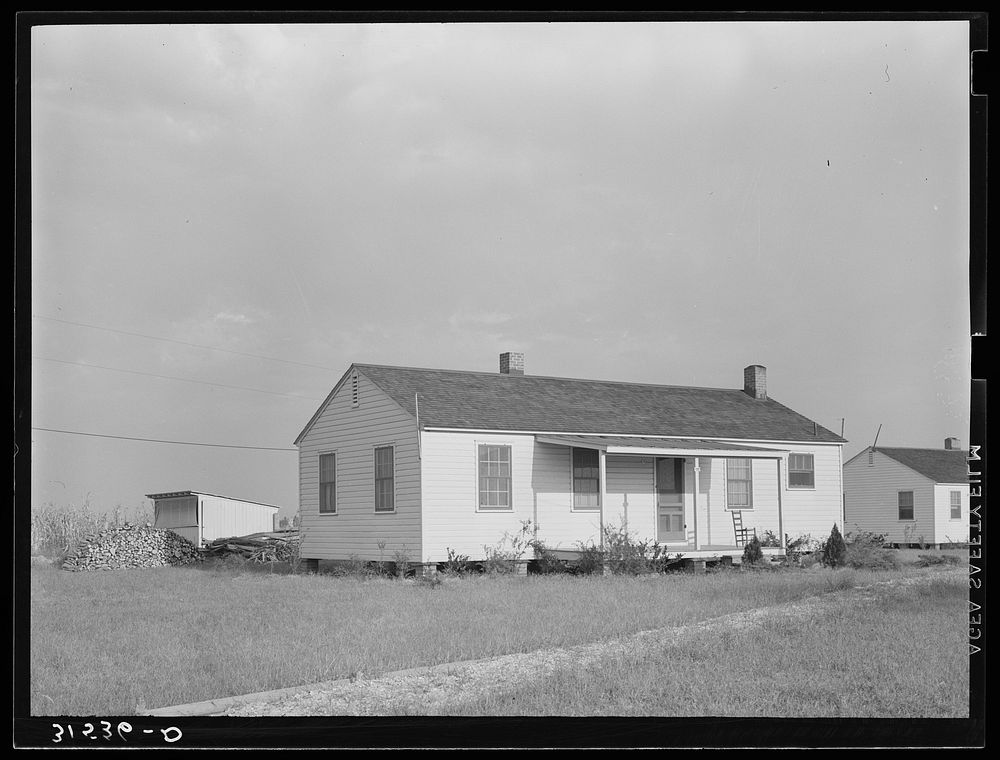 Types of house. Lake Dick Project, Arkansas by Russell Lee