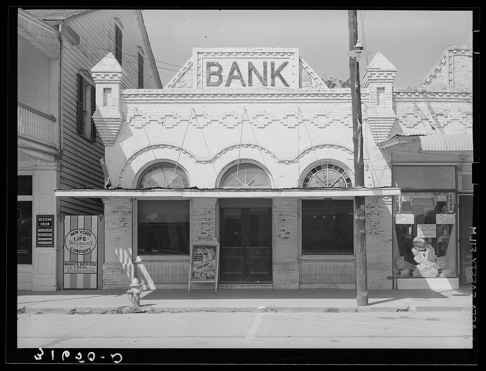 Vacant bank building. Saint Martinville, Louisiana by Russell Lee