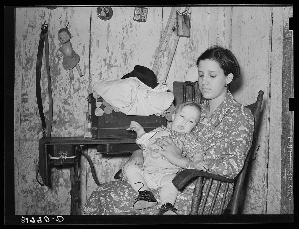 Wife and child of Cajun day laborer living near New Iberia, Louisiana by Russell Lee
