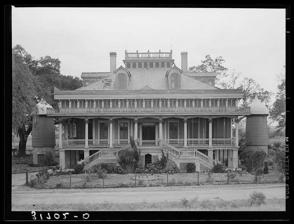 "San Francisco" plantation house on river road near Convent, Louisiana by Russell Lee