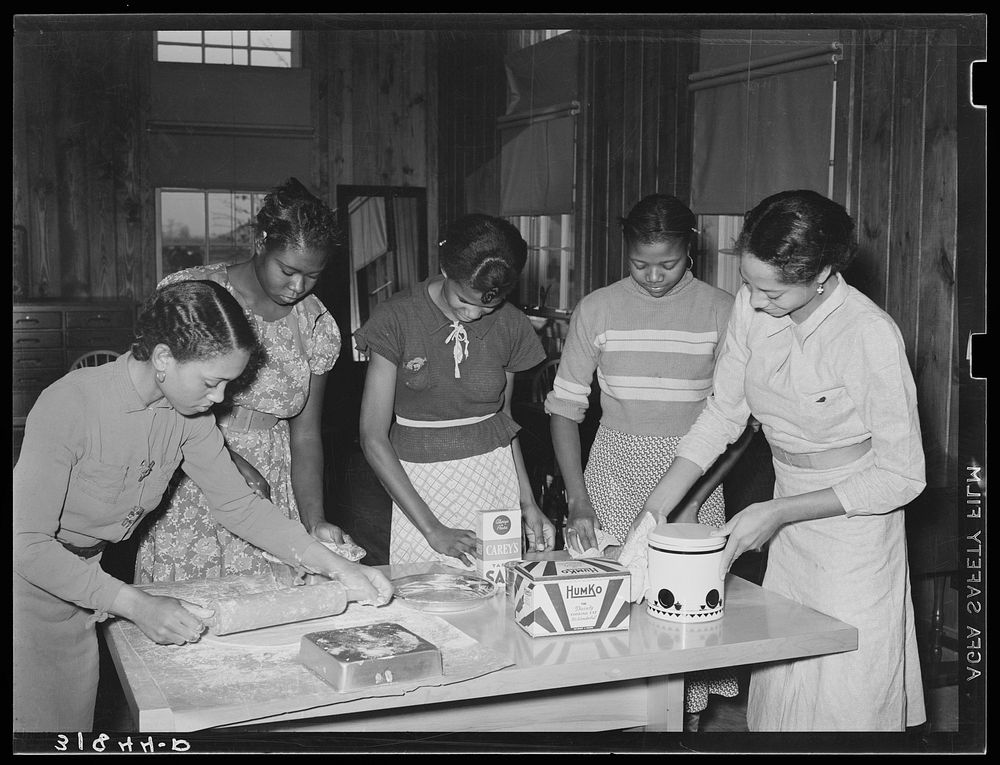 Students at school receiving instructions in pie making. Lakeview Project, Arkansas by Russell Lee