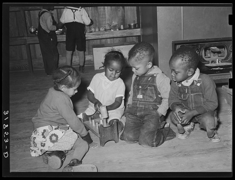 Children in school at Lakeview Project, Arkansas by Russell Lee