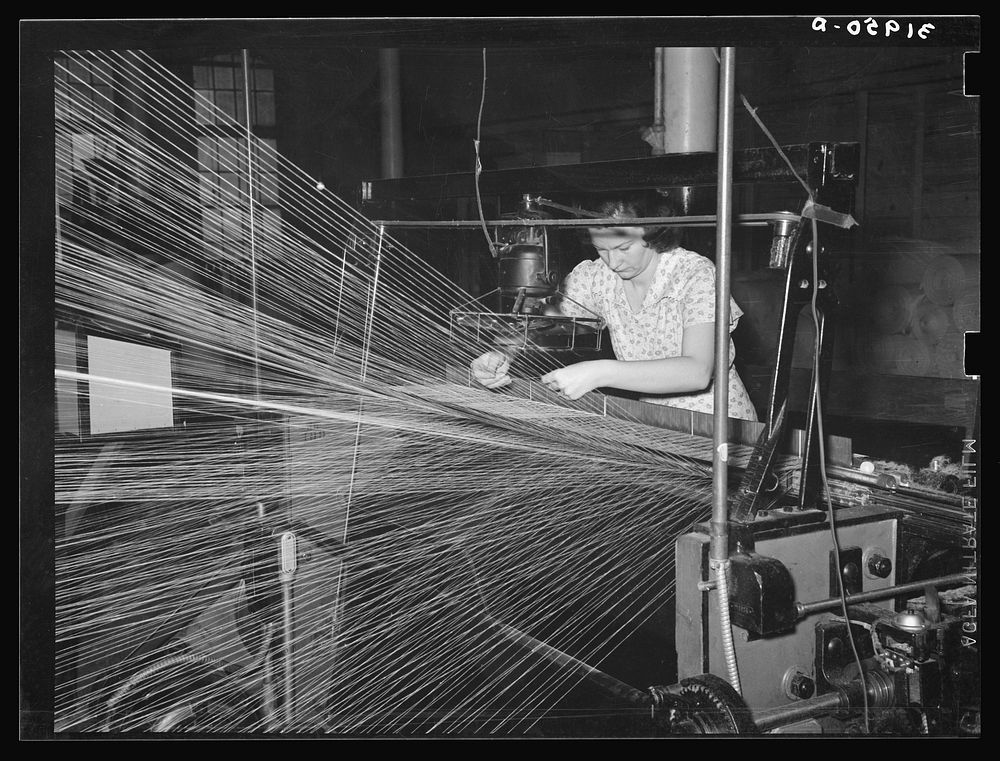 Operator repairing break in thread in warp winding. Laurel cotton mills, Laurel, Mississippi by Russell Lee