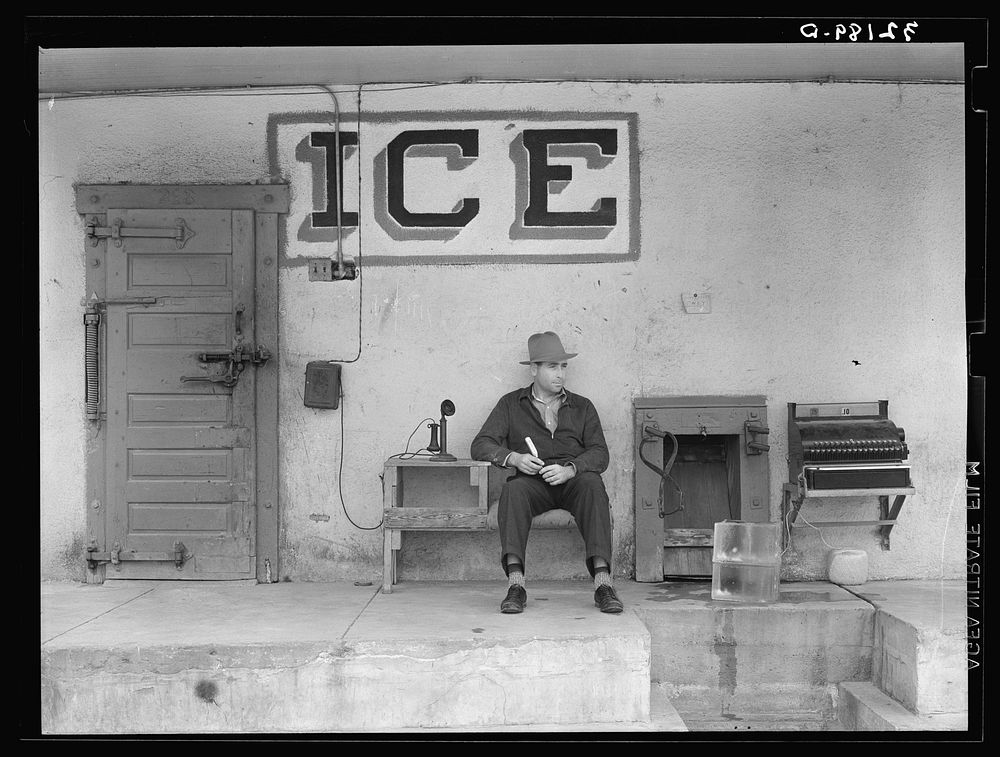 [Untitled photo, possibly related to: Ice for sale. Harlingen, Texas] by Russell Lee
