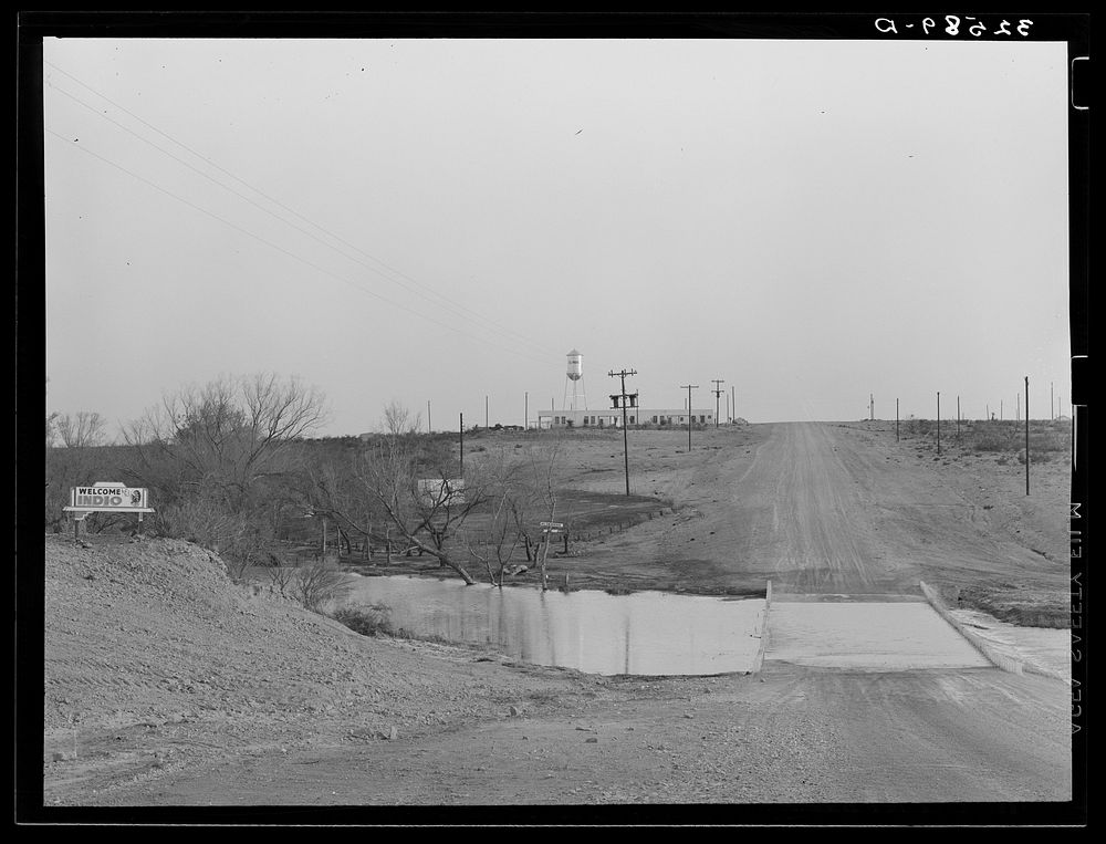 Approach to El Indio, Texas Free Photo rawpixel