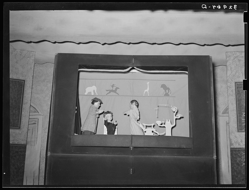 Puppet show of Texas State Health Department to demonstrate methods of caring for teeth to schoolchildren. San Augustine…