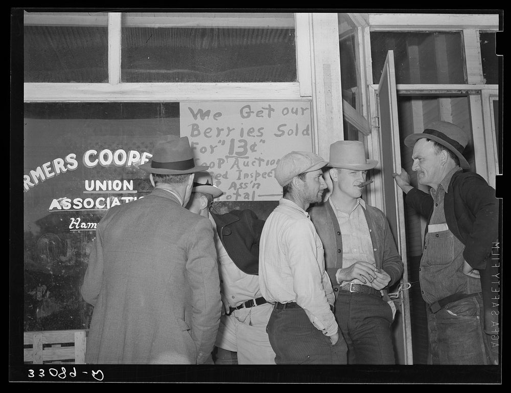 Hammond, Louisiana. Farmers in front of Farmers' Cooperative Union Association office by Russell Lee